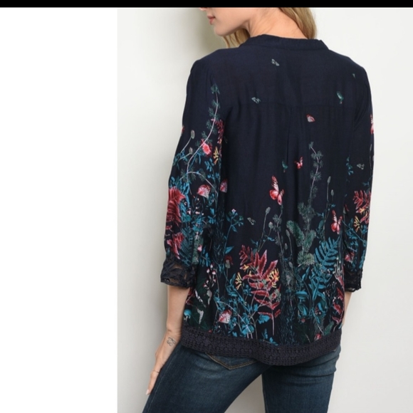 Light Weight Butterfly and Flower Top - Picture 2 of 8